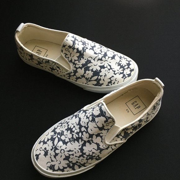 GAP Navy Floral Canvas Slip-On Sneakers 6.5M EUC - Picture 1 of 7